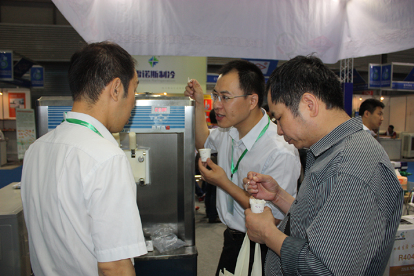 东西合作携手共进 j9九游会夏雪共创辉煌 东西合作携手共进 j9九游会夏雪共创辉煌